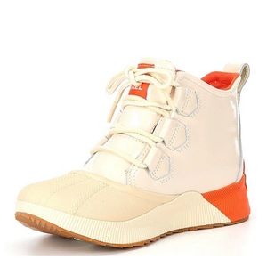 NIB Sorel Out N About III Classic Patent Waterproof Lace-Up Booties